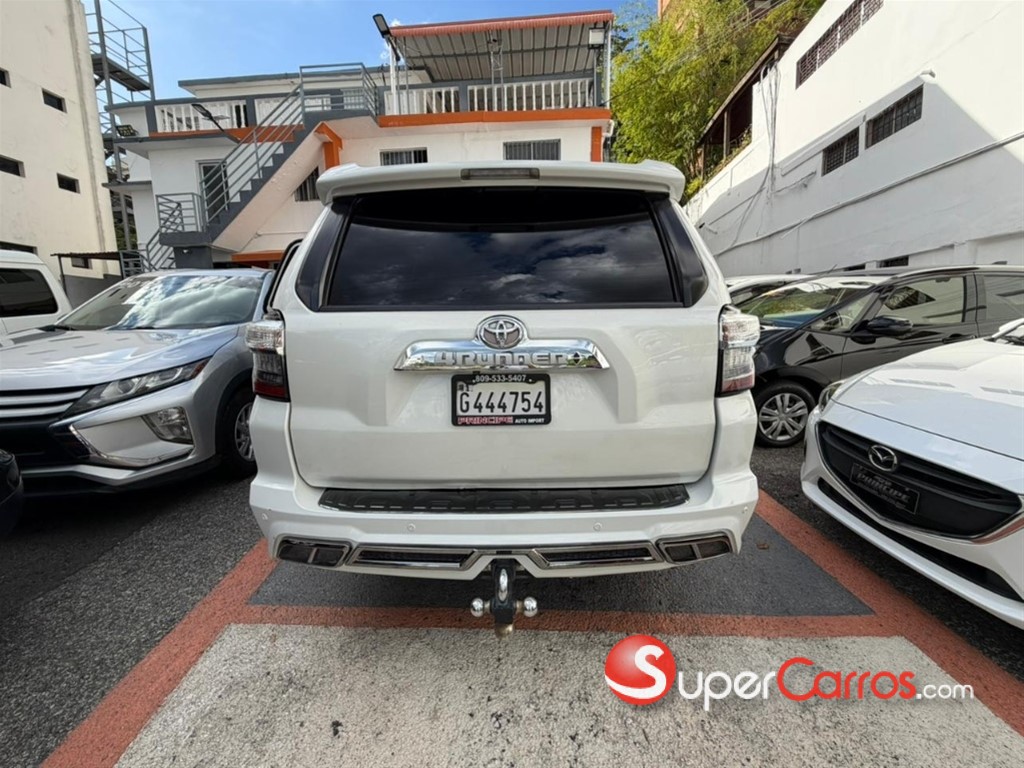 2014 Toyota 4 Runner SR5 — foto 8 / 9