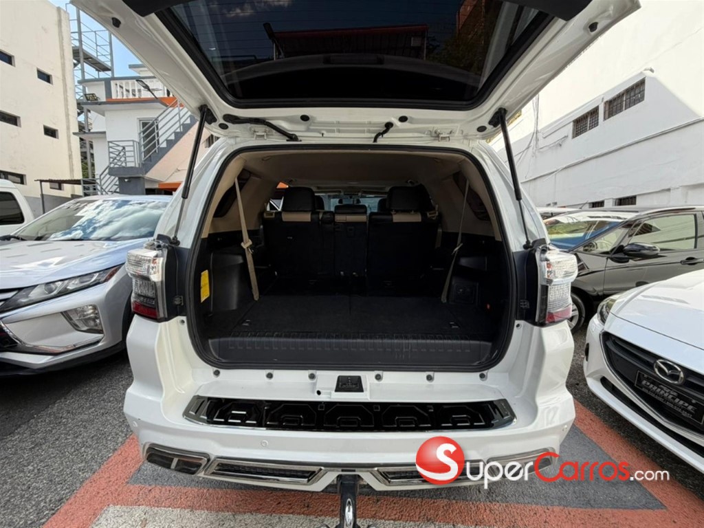 2014 Toyota 4 Runner SR5 — foto 9 / 9