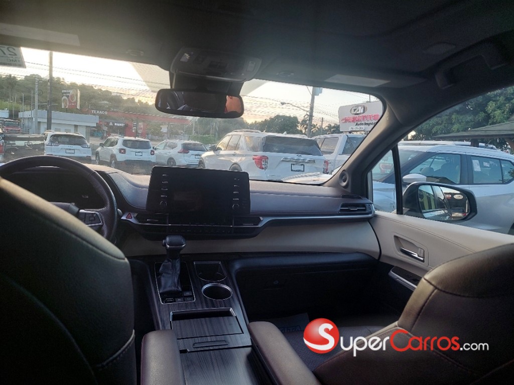 2022 Toyota Sienna PLATINUM — foto 9 / 12