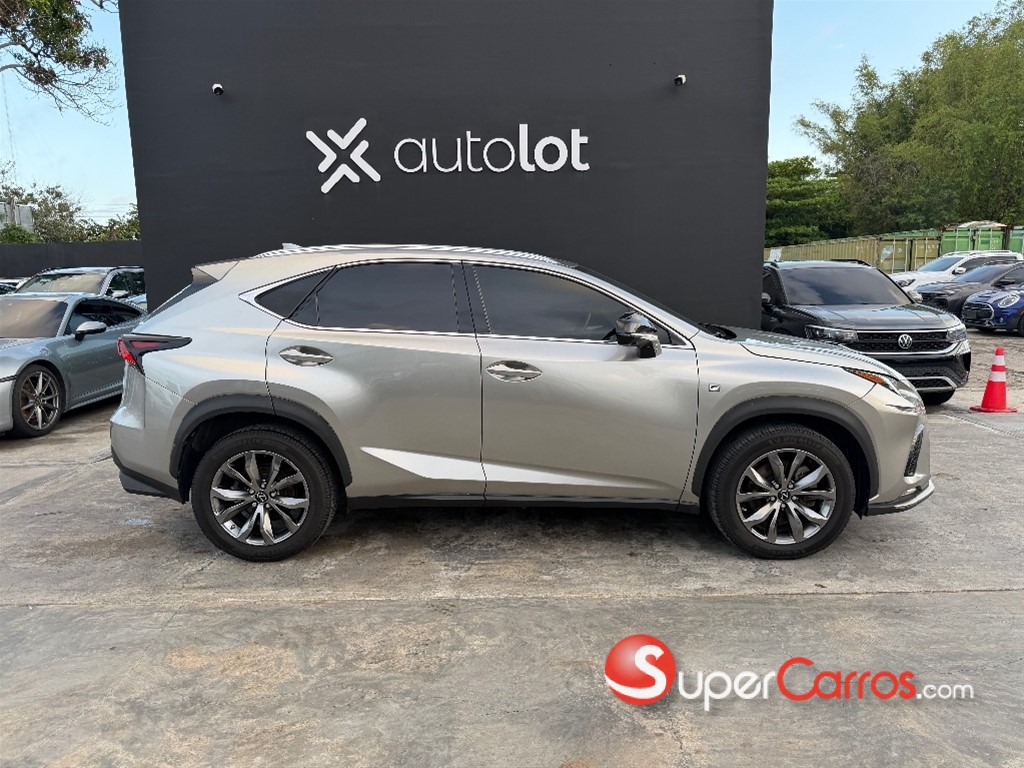 2021 Lexus NX 300 F Sport — foto 3 / 9