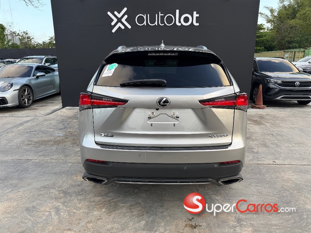 2021 Lexus NX 300 F Sport — foto 4 / 9