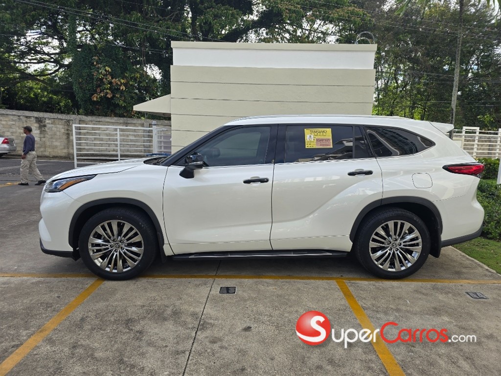 2020 Toyota Highlander XLE — foto 4 / 12