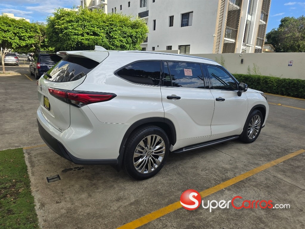 2020 Toyota Highlander XLE — foto 8 / 12