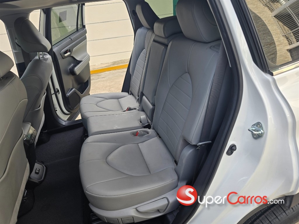 2020 Toyota Highlander XLE — foto 9 / 12