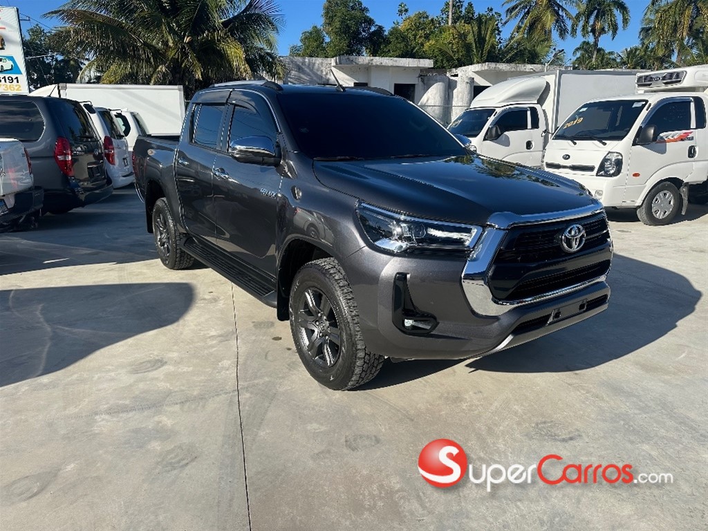 2022 Toyota Hilux SRV
