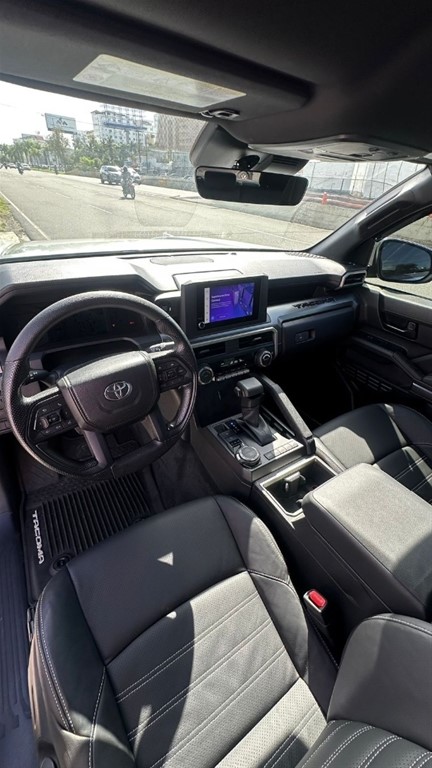 2025 Toyota Tacoma TRD SPORT — foto 8 / 10