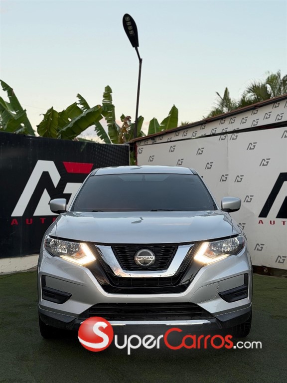 2018 Nissan Rogue — foto 2 / 12