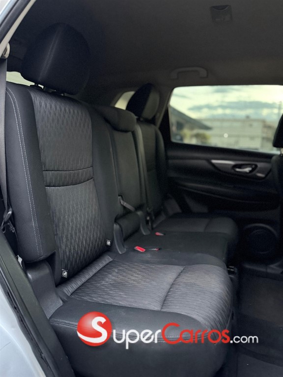 2018 Nissan Rogue — foto 8 / 12