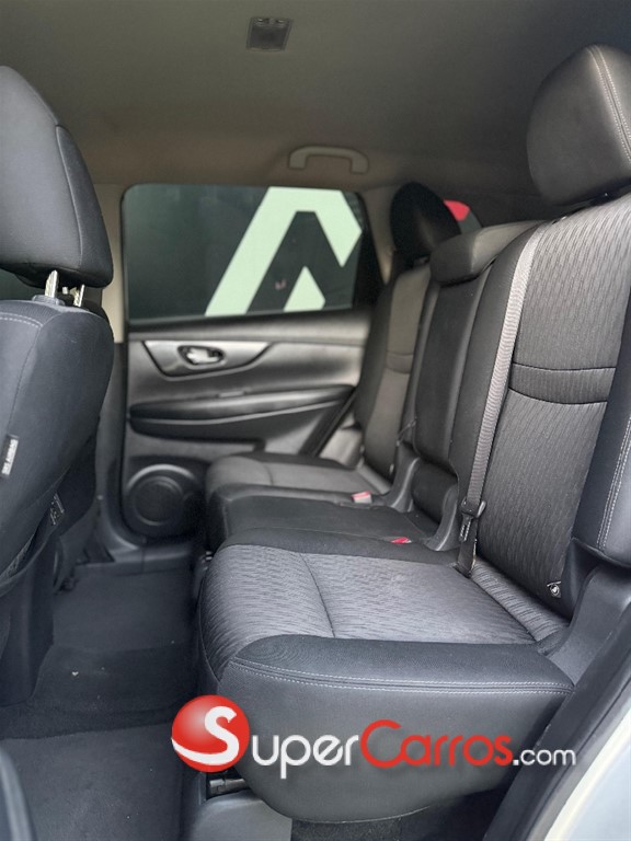 2018 Nissan Rogue — foto 9 / 12
