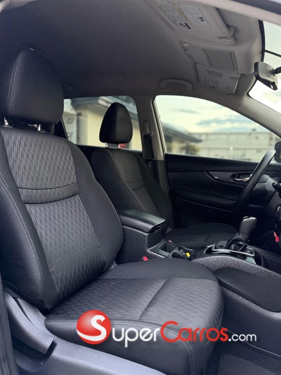 2018 Nissan Rogue — foto 10 / 12