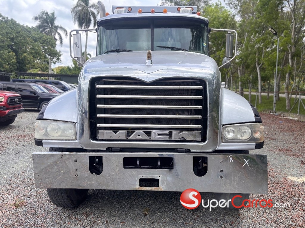 2012 Mack Granite — foto 2 / 8