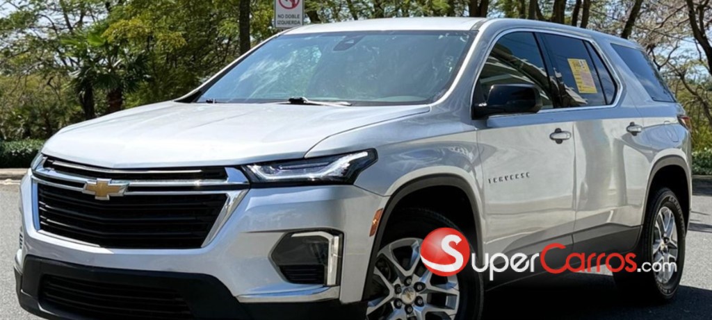 2022 Chevrolet Traverse LS — foto 2 / 8