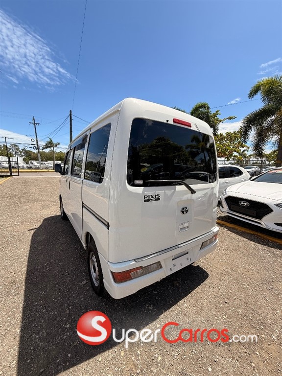2022 Toyota Pixis — foto 9 / 11