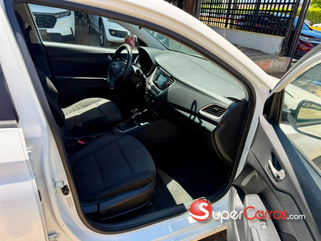 2020 Hyundai Accent SE — foto 6 / 8