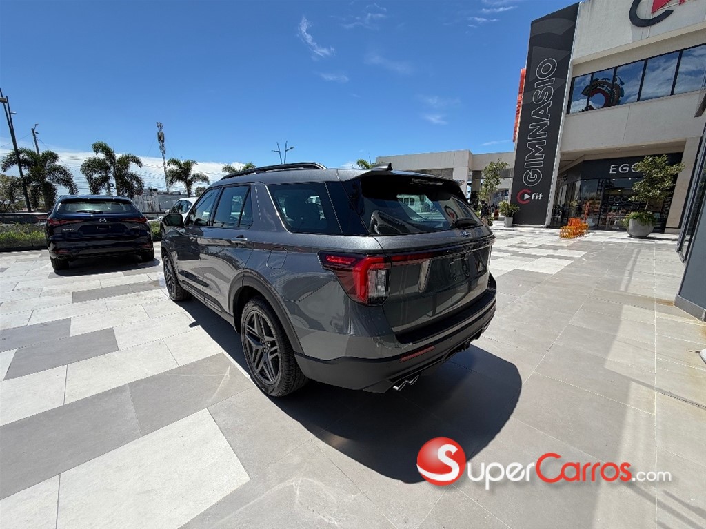 2026 Ford Explorer ST — foto 6 / 12