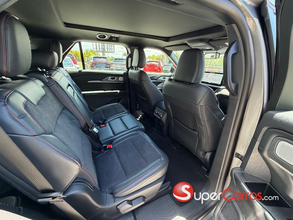 2026 Ford Explorer ST — foto 8 / 12