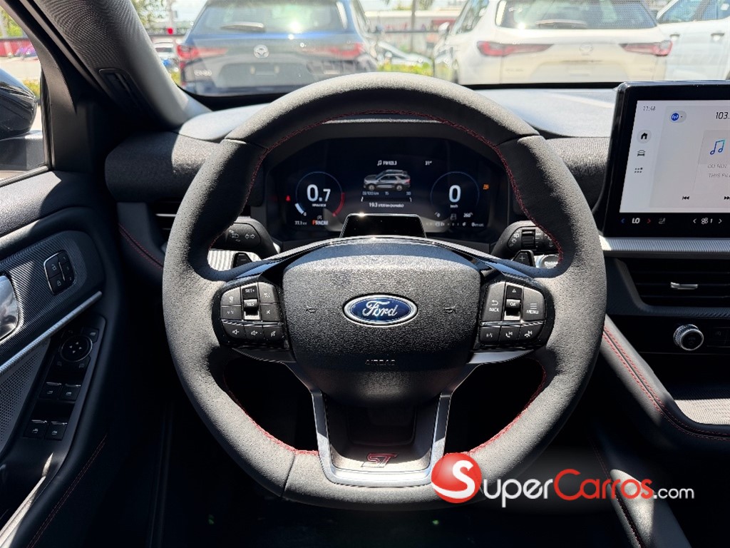 2026 Ford Explorer ST — foto 10 / 12