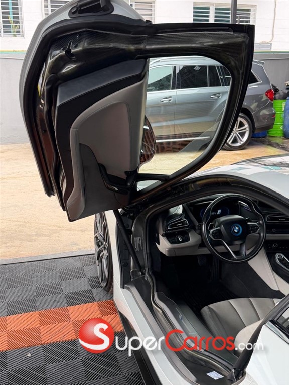 2015 BMW i8 — foto 5 / 11