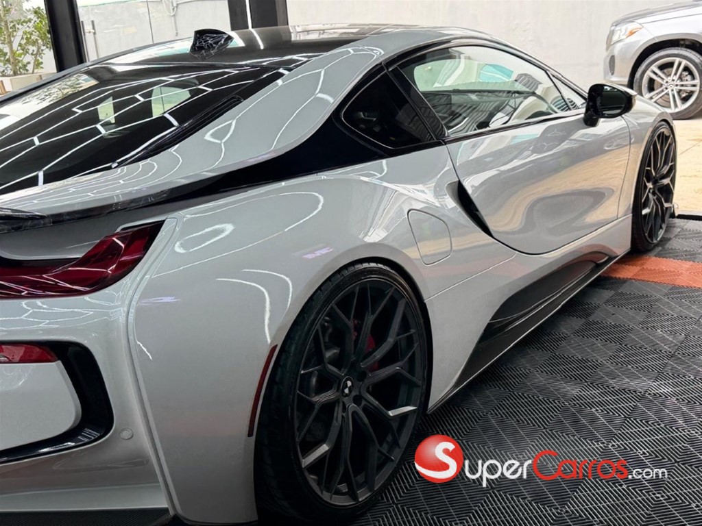 2015 BMW i8 — foto 6 / 11