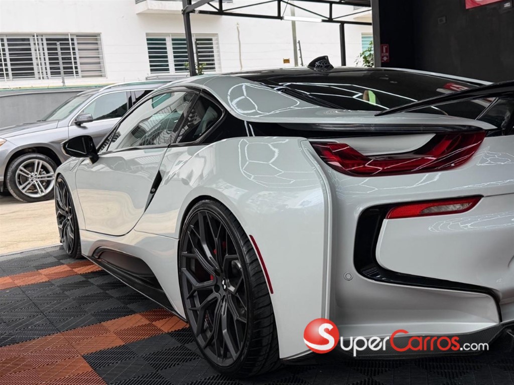 2015 BMW i8 — foto 8 / 11