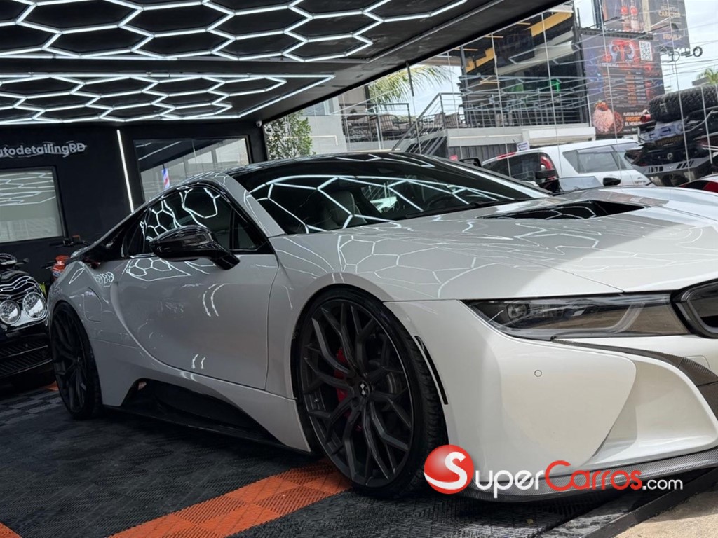 2015 BMW i8 — foto 9 / 11