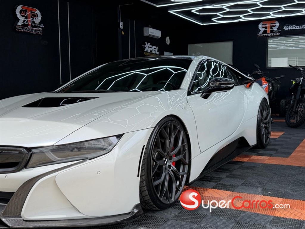 2015 BMW i8 — foto 11 / 11