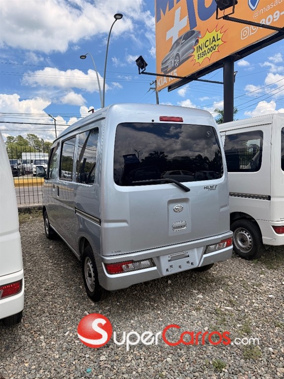 2020 Daihatsu Hijet Minivan — foto 9 / 11