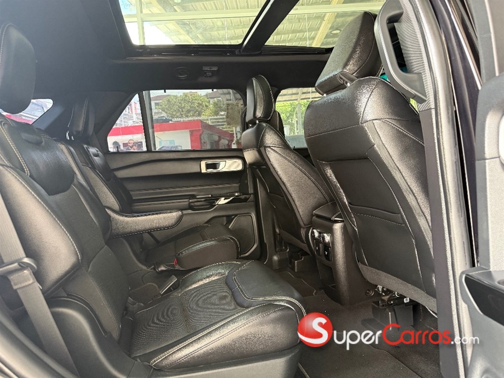 2021 Ford Explorer ST — foto 8 / 12