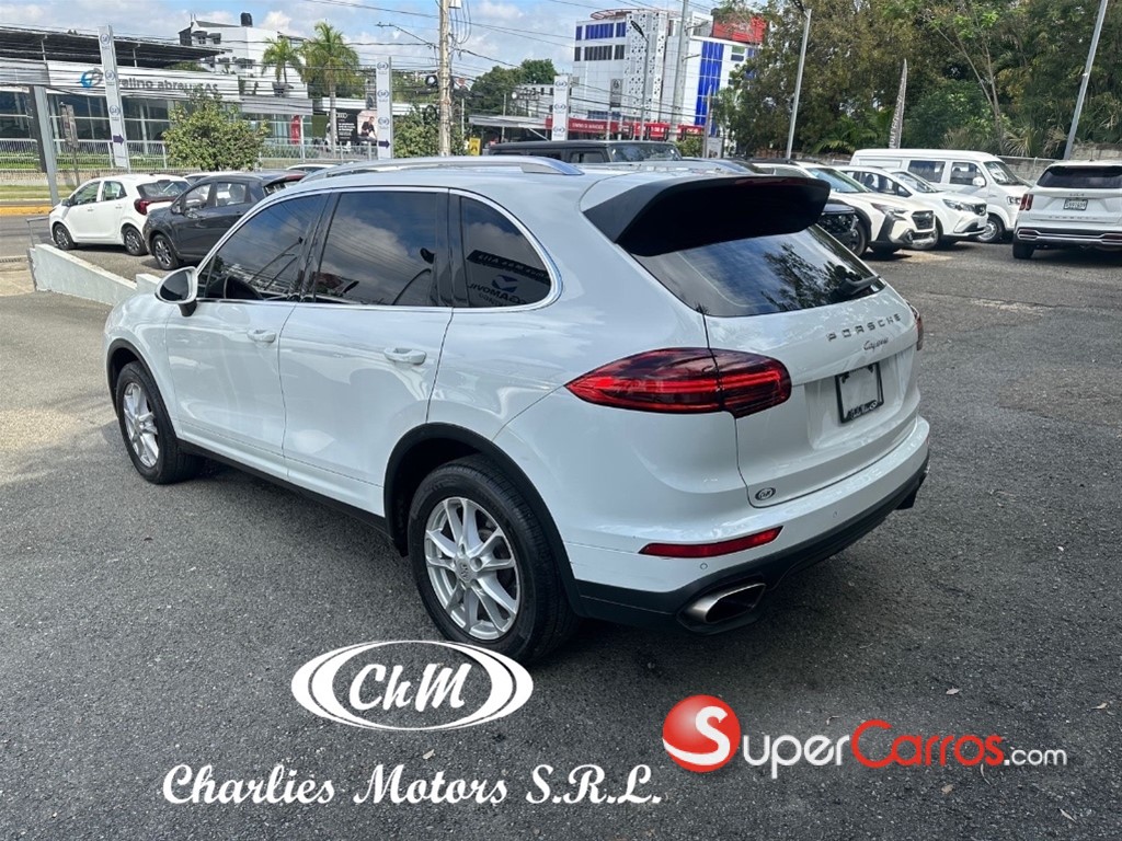 2016 Porsche Cayenne — foto 3 / 9