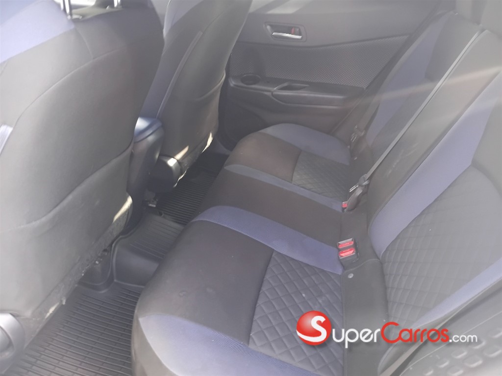 2020 Toyota C-HR XLE — foto 4 / 11