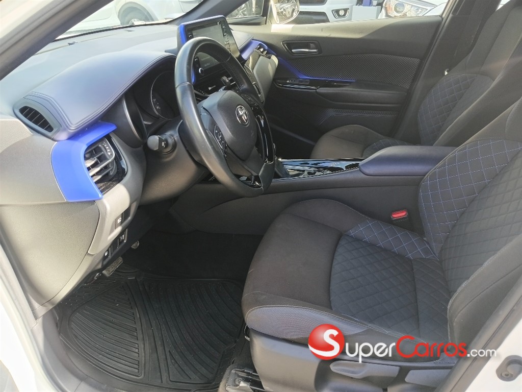 2020 Toyota C-HR XLE — foto 5 / 11