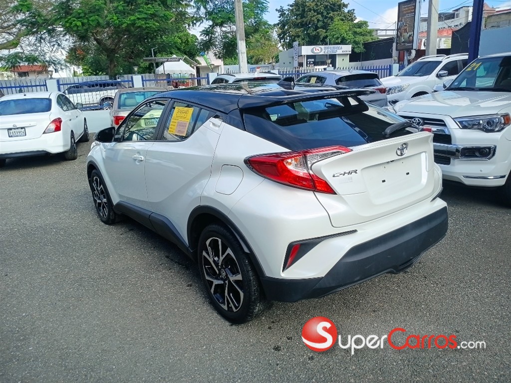2020 Toyota C-HR XLE — foto 9 / 11