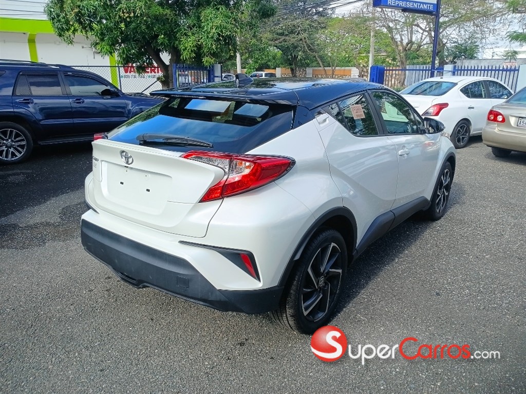 2020 Toyota C-HR XLE — foto 10 / 11