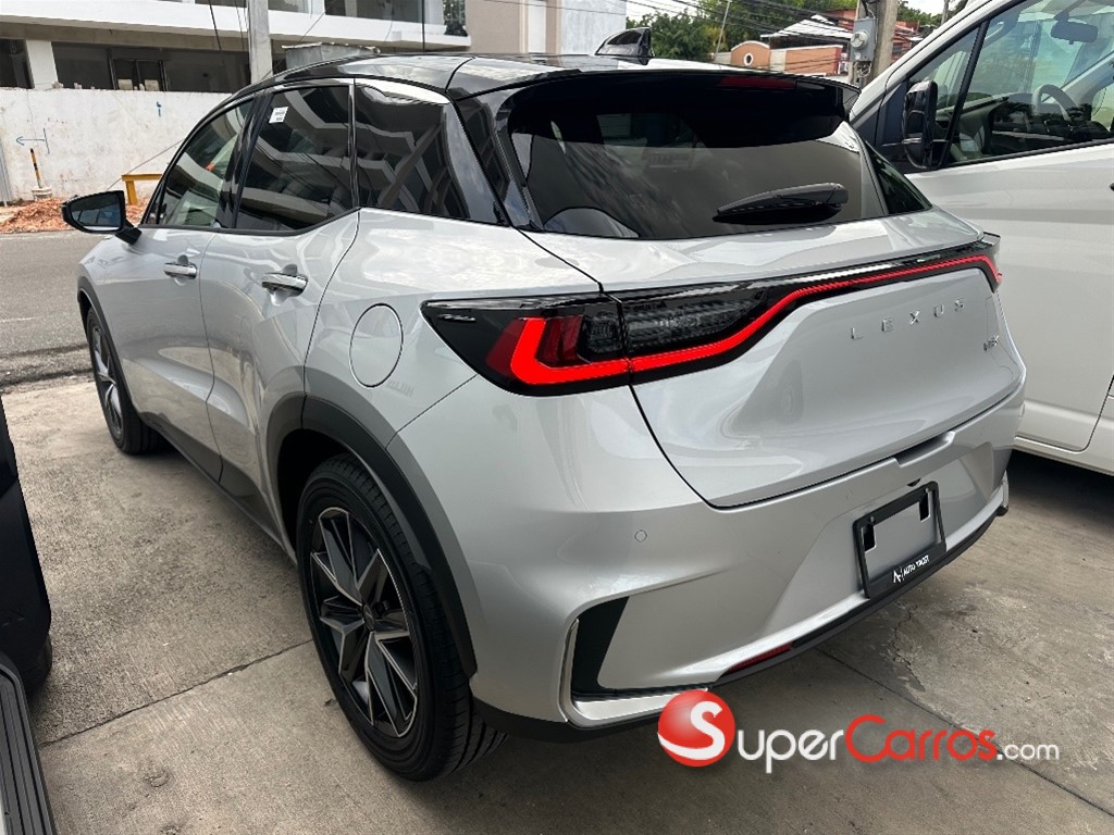 2026 Lexus LBX ActiveFull — foto 4 / 9