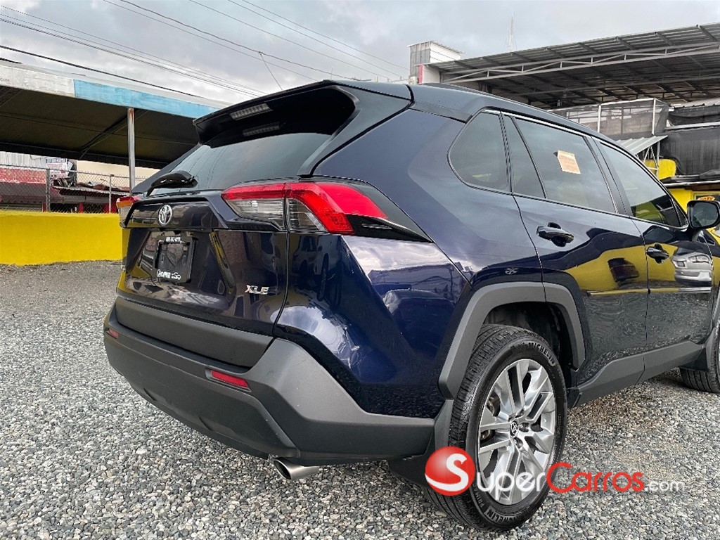 2023 Toyota RAV4 XLE Premium — foto 5 / 10