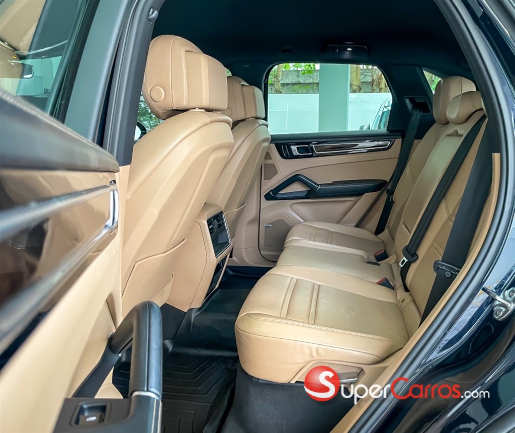 2019 Porsche Cayenne — foto 7 / 12
