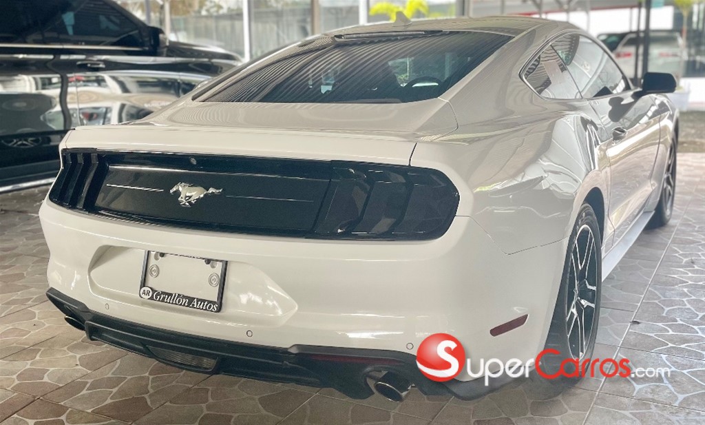 2020 Ford Mustang Ecoboost — foto 3 / 8