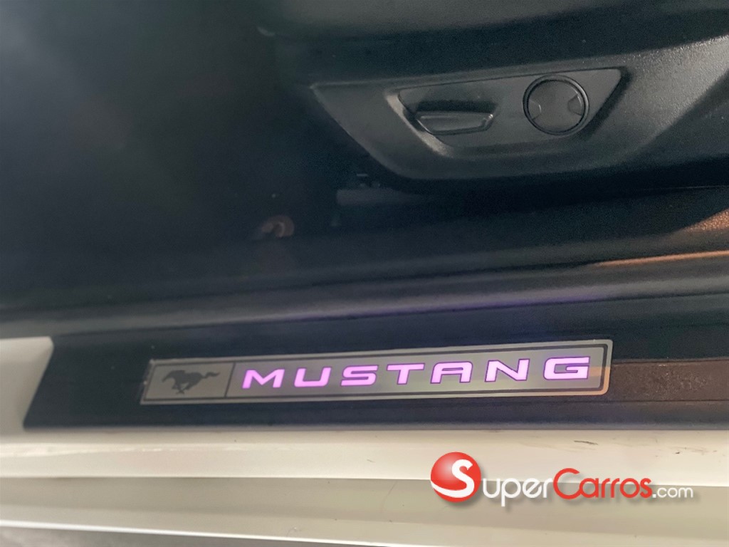2020 Ford Mustang Ecoboost — foto 6 / 8