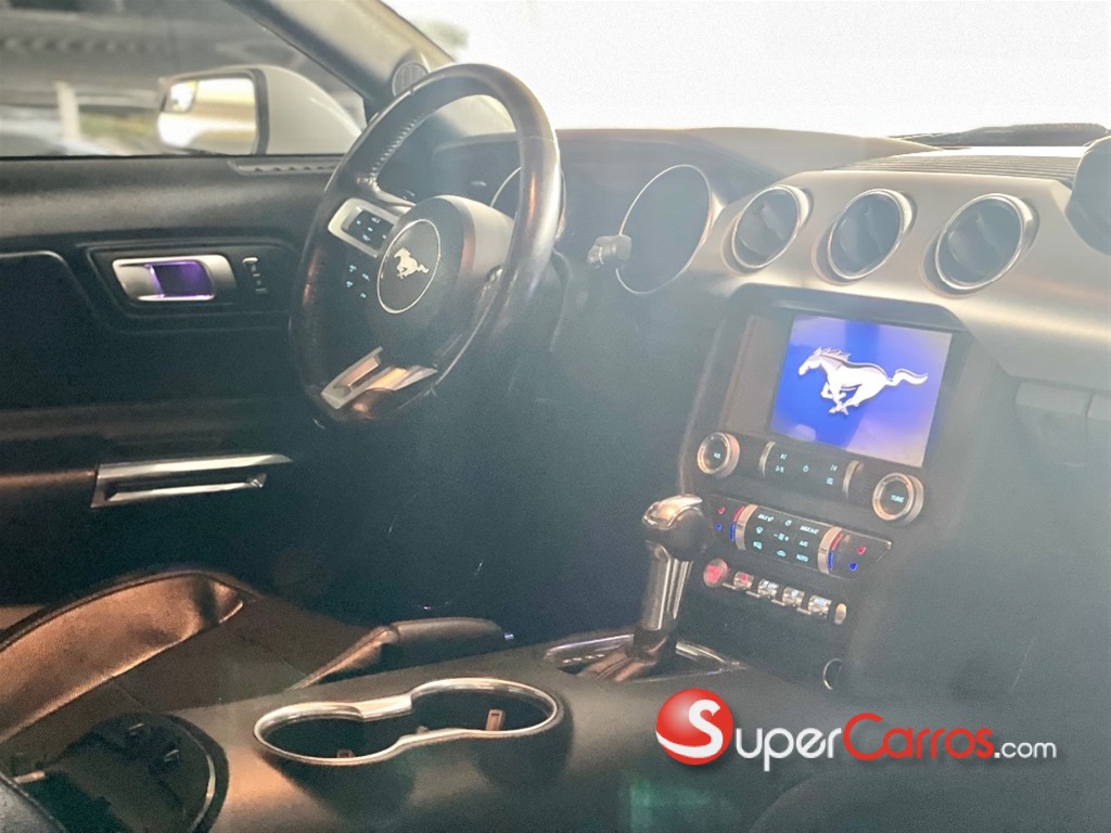2020 Ford Mustang Ecoboost — foto 7 / 8