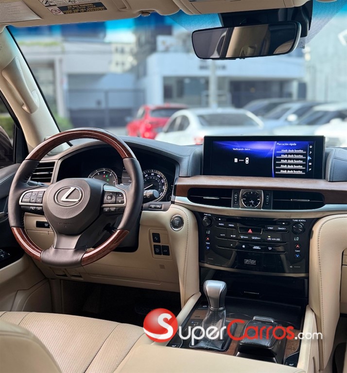 2016 Lexus LX 570 — foto 5 / 7
