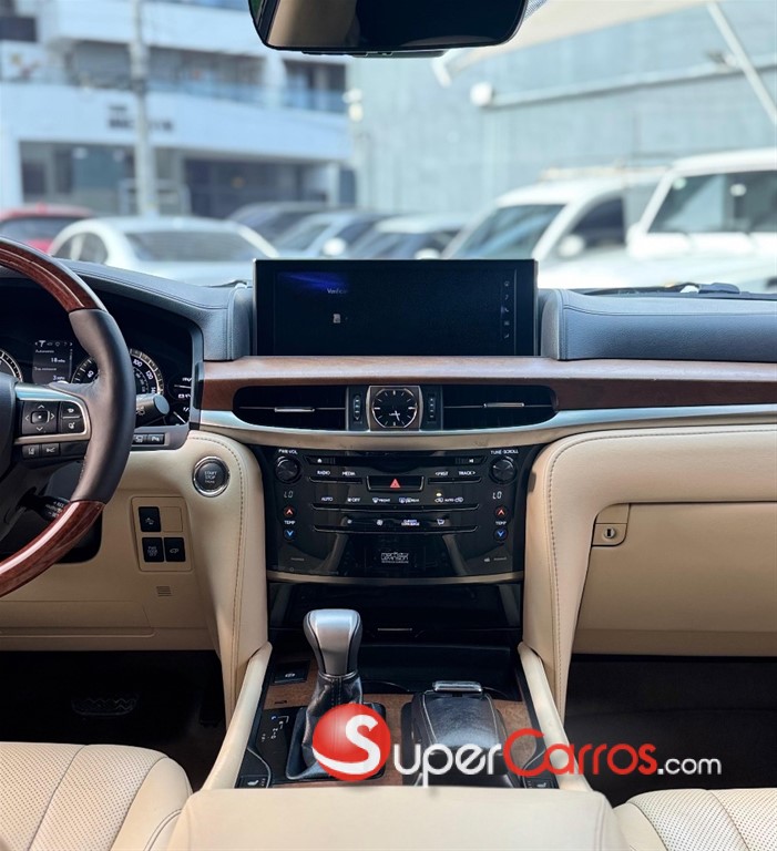 2016 Lexus LX 570 — foto 6 / 7