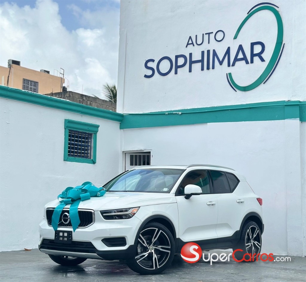 2020 Volvo XC40 Momentum