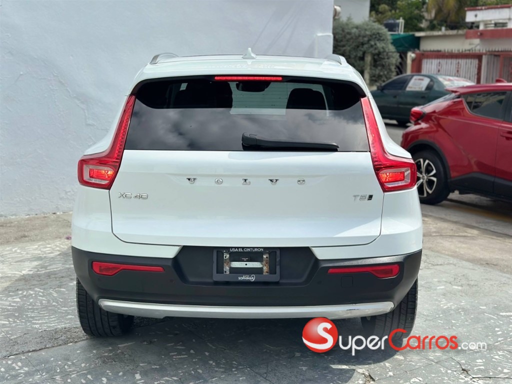 2020 Volvo XC40 Momentum — foto 3 / 11