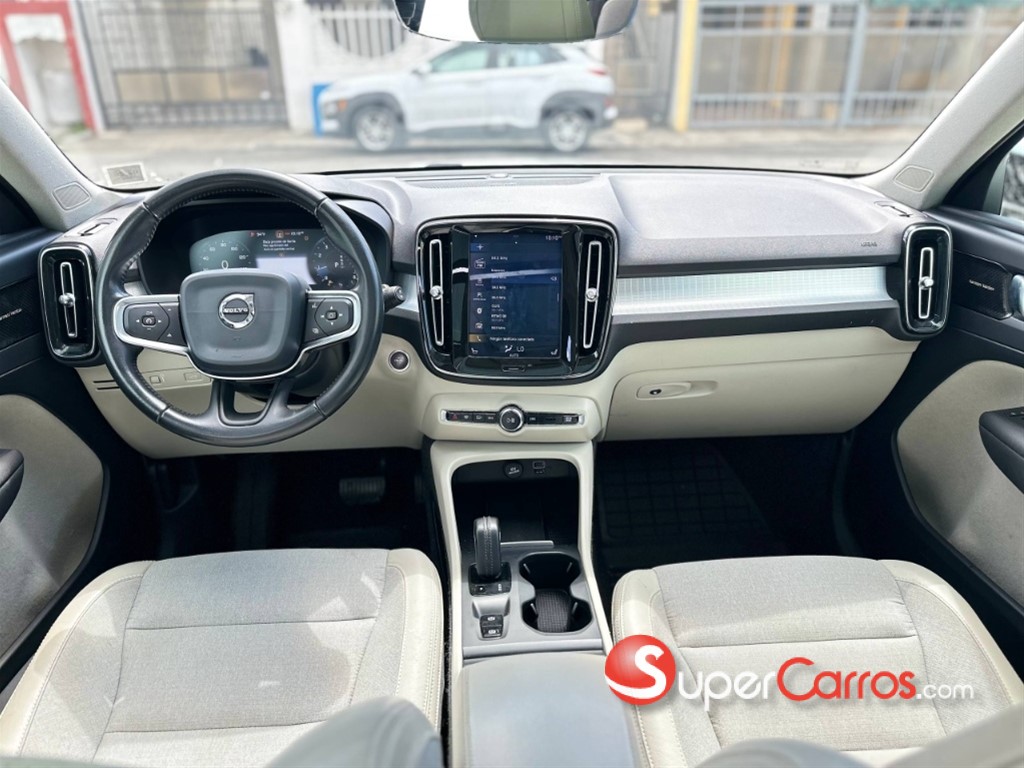 2020 Volvo XC40 Momentum — foto 5 / 11