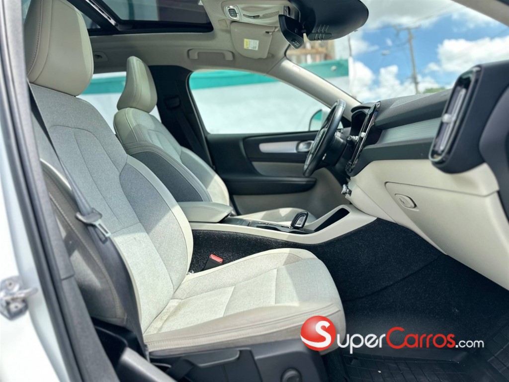 2020 Volvo XC40 Momentum — foto 6 / 11