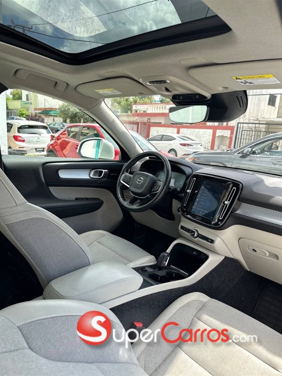 2020 Volvo XC40 Momentum — foto 8 / 11