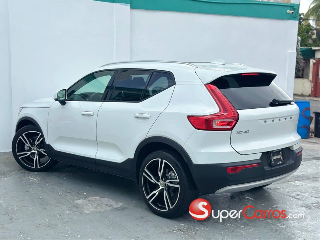 2020 Volvo XC40 Momentum — foto 9 / 11