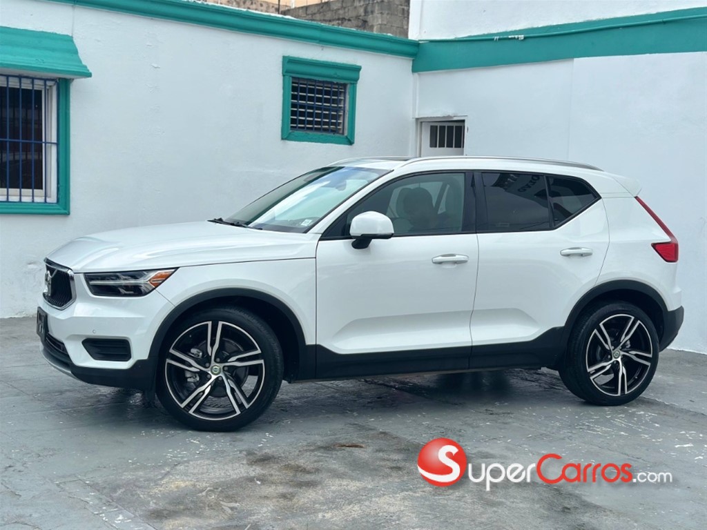 2020 Volvo XC40 Momentum — foto 10 / 11