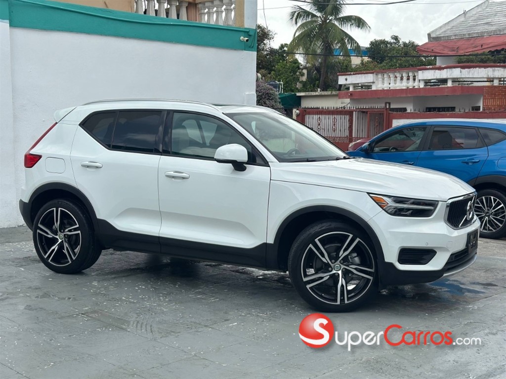 2020 Volvo XC40 Momentum — foto 11 / 11