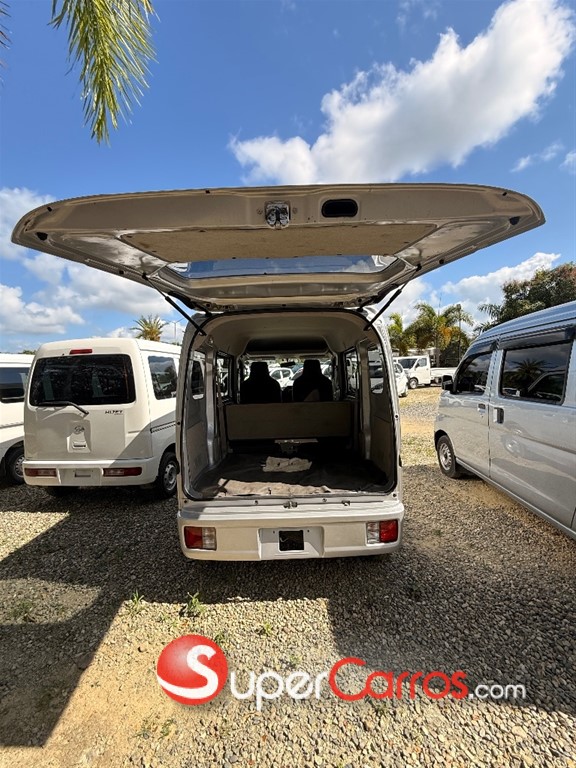 2020 Nissan NV 100 — foto 8 / 11